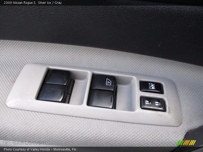 Silver Ice / Gray 2009 Nissan Rogue S