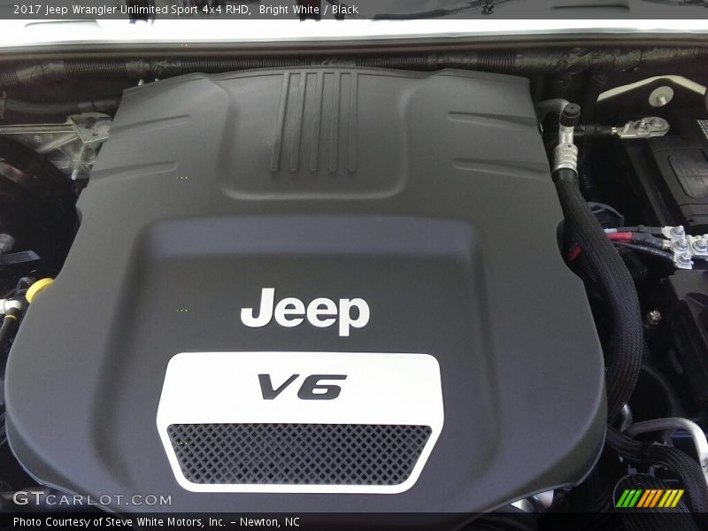 Bright White / Black 2017 Jeep Wrangler Unlimited Sport 4x4 RHD