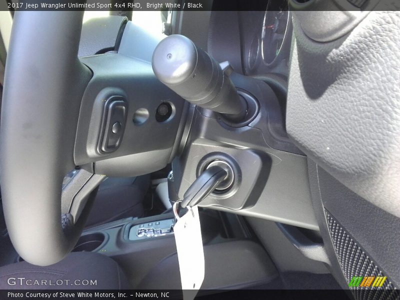 Bright White / Black 2017 Jeep Wrangler Unlimited Sport 4x4 RHD