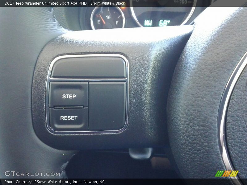 Bright White / Black 2017 Jeep Wrangler Unlimited Sport 4x4 RHD