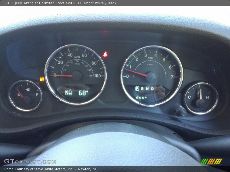 Bright White / Black 2017 Jeep Wrangler Unlimited Sport 4x4 RHD