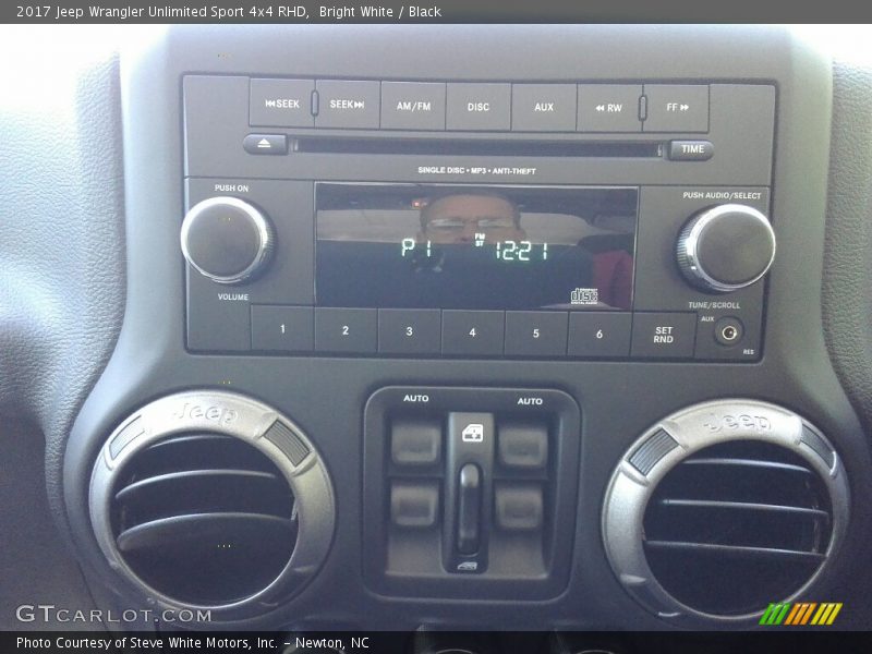Bright White / Black 2017 Jeep Wrangler Unlimited Sport 4x4 RHD