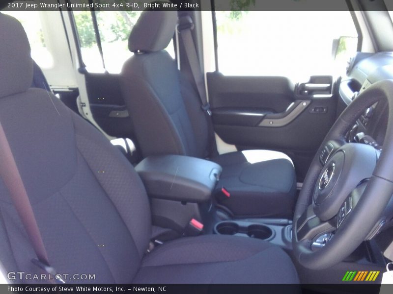 Bright White / Black 2017 Jeep Wrangler Unlimited Sport 4x4 RHD