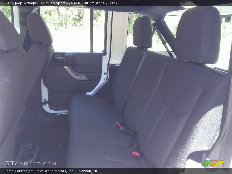 Bright White / Black 2017 Jeep Wrangler Unlimited Sport 4x4 RHD