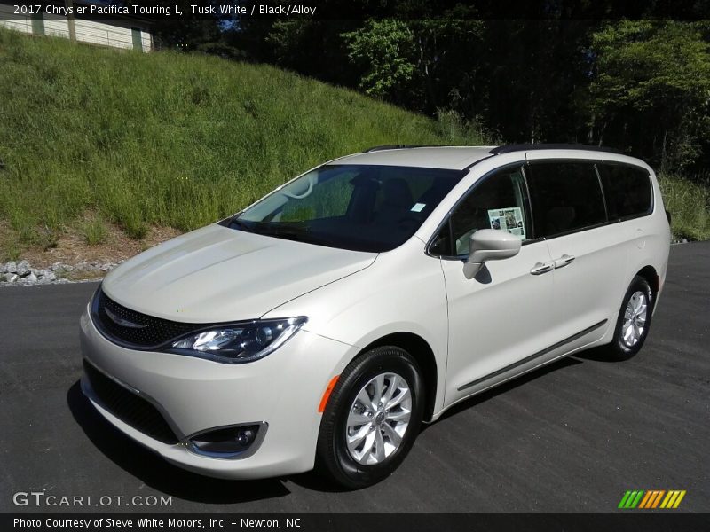 Tusk White / Black/Alloy 2017 Chrysler Pacifica Touring L