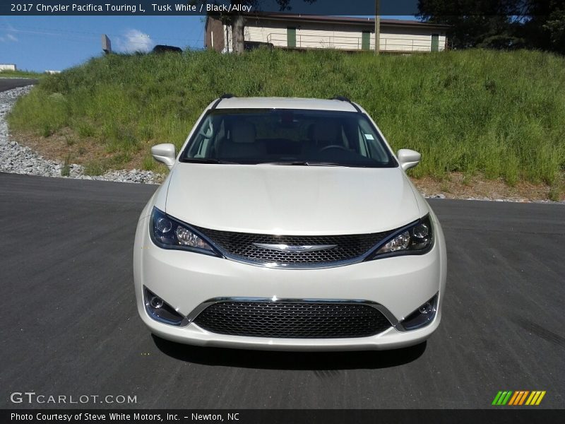 Tusk White / Black/Alloy 2017 Chrysler Pacifica Touring L