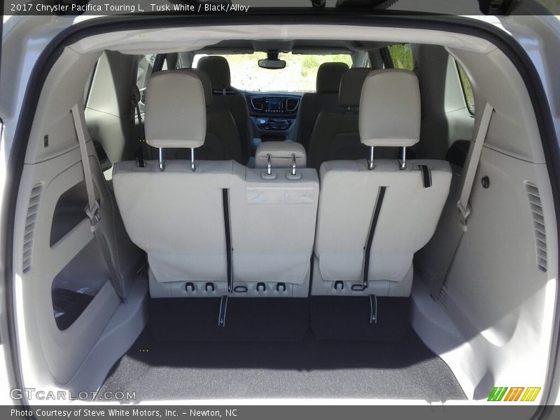 Tusk White / Black/Alloy 2017 Chrysler Pacifica Touring L