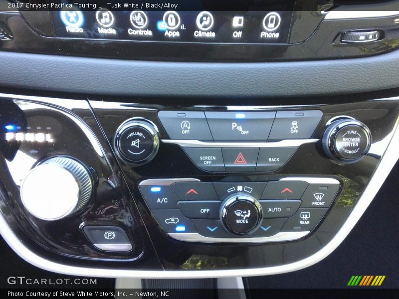 Tusk White / Black/Alloy 2017 Chrysler Pacifica Touring L
