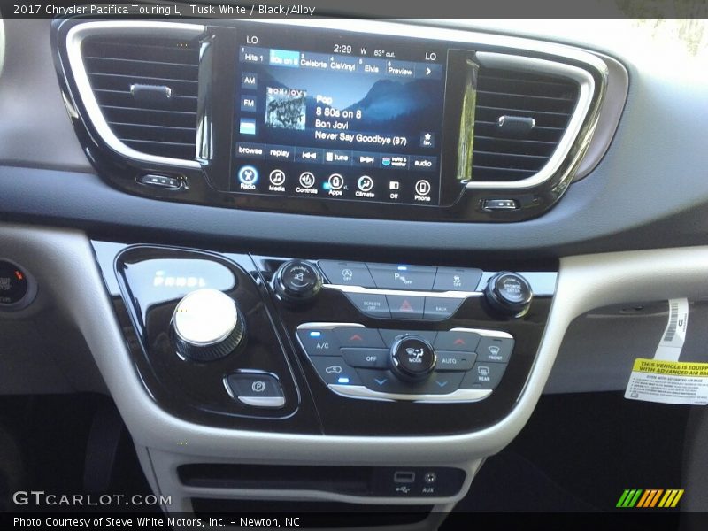Tusk White / Black/Alloy 2017 Chrysler Pacifica Touring L