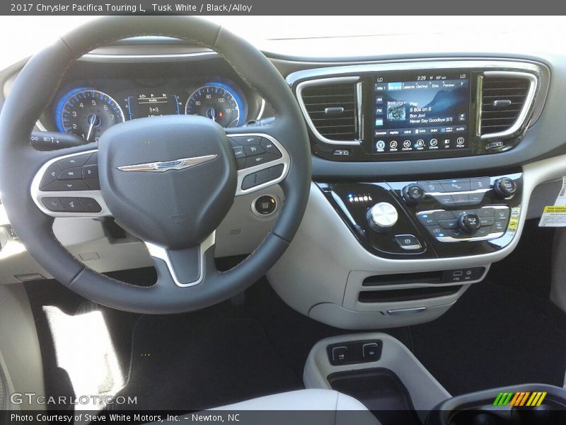 Tusk White / Black/Alloy 2017 Chrysler Pacifica Touring L