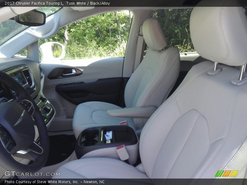 Tusk White / Black/Alloy 2017 Chrysler Pacifica Touring L