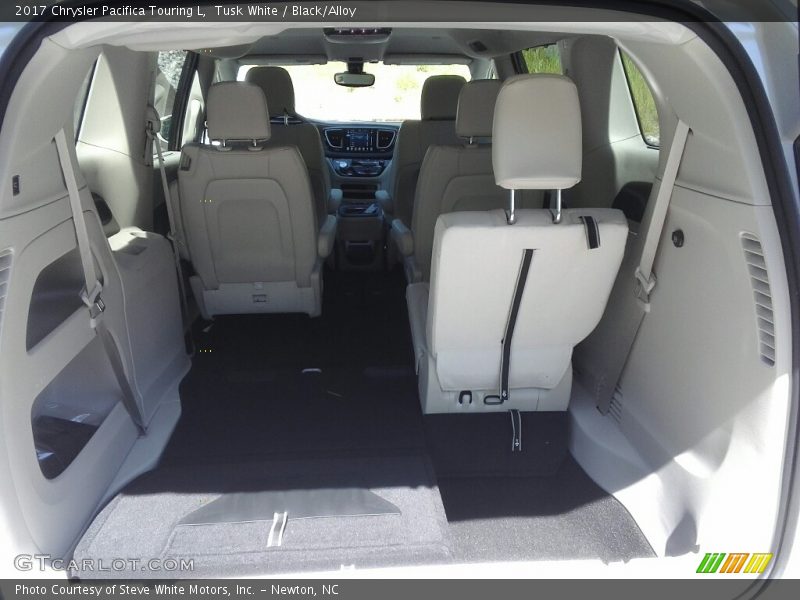 Tusk White / Black/Alloy 2017 Chrysler Pacifica Touring L