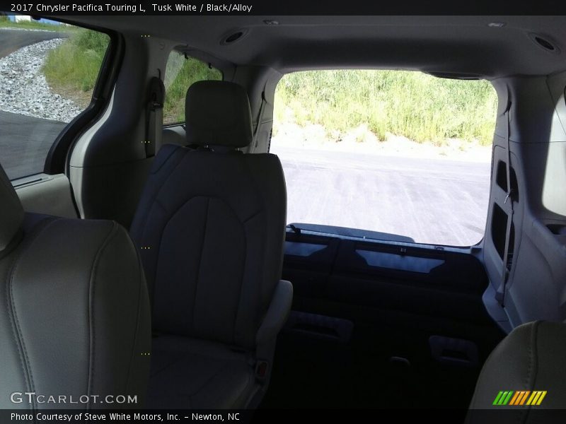 Tusk White / Black/Alloy 2017 Chrysler Pacifica Touring L