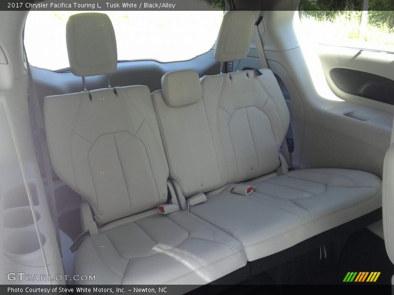 Tusk White / Black/Alloy 2017 Chrysler Pacifica Touring L