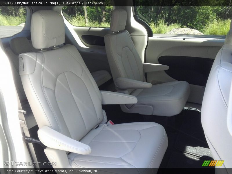 Tusk White / Black/Alloy 2017 Chrysler Pacifica Touring L