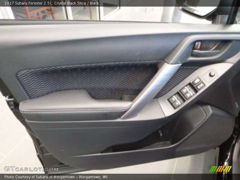Crystal Black Silica / Black 2017 Subaru Forester 2.5i