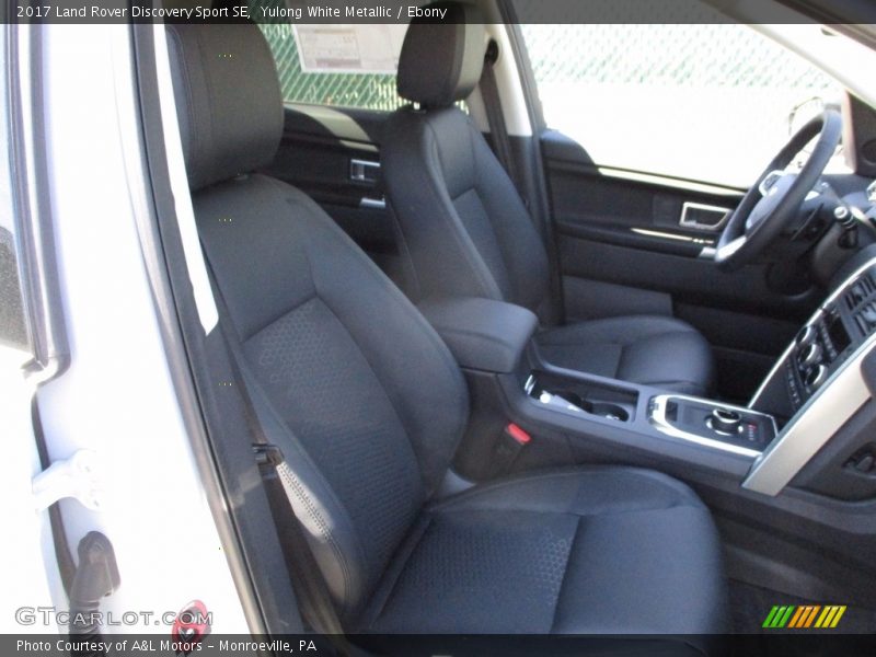 Yulong White Metallic / Ebony 2017 Land Rover Discovery Sport SE