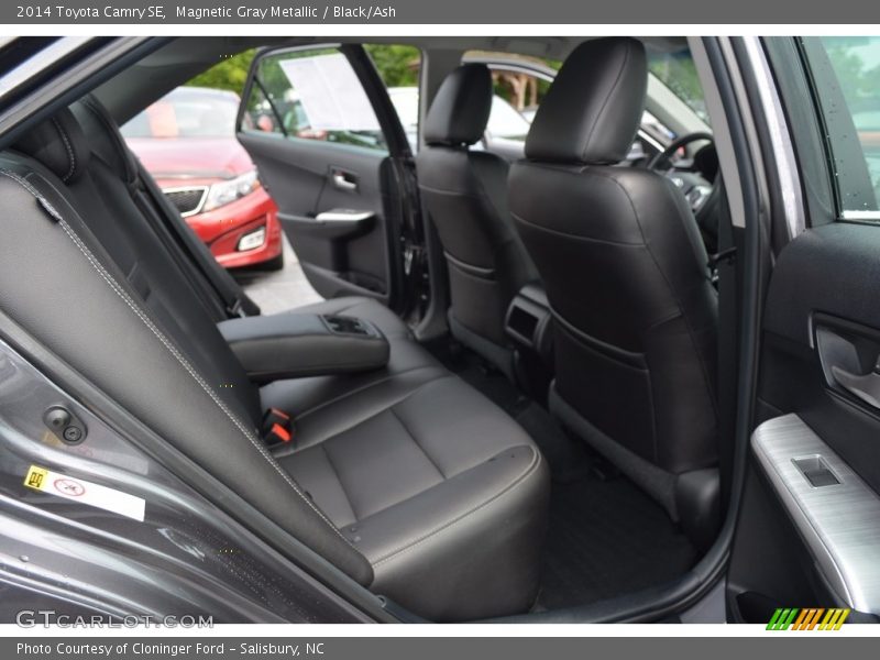 Magnetic Gray Metallic / Black/Ash 2014 Toyota Camry SE
