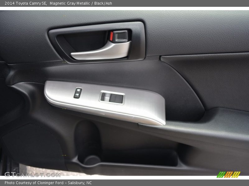 Magnetic Gray Metallic / Black/Ash 2014 Toyota Camry SE