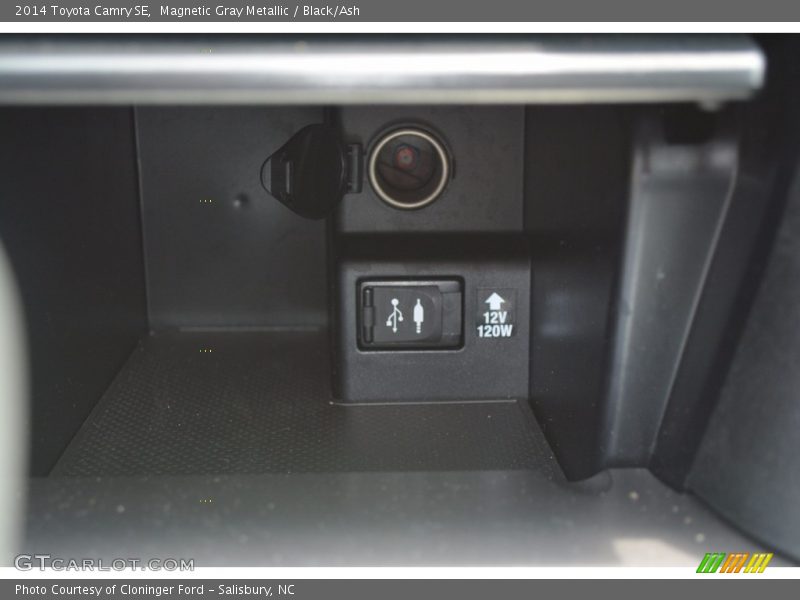 Magnetic Gray Metallic / Black/Ash 2014 Toyota Camry SE