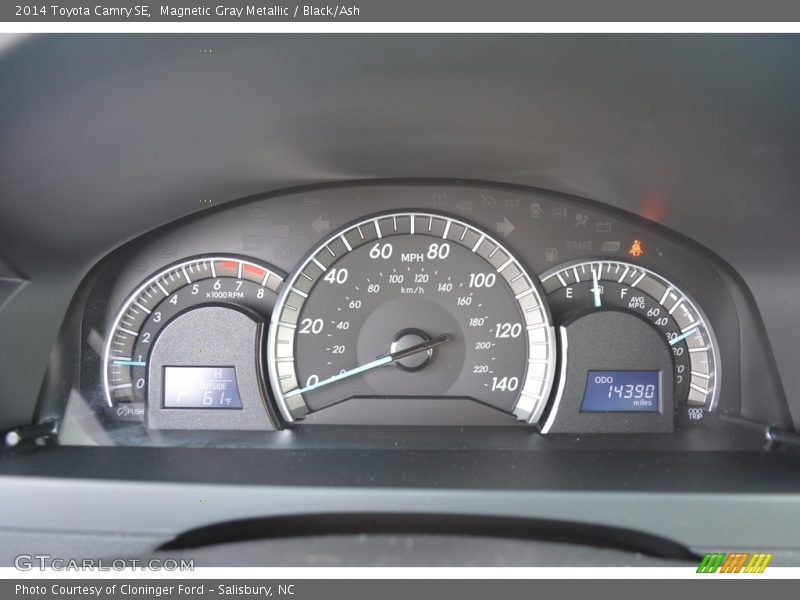 Magnetic Gray Metallic / Black/Ash 2014 Toyota Camry SE