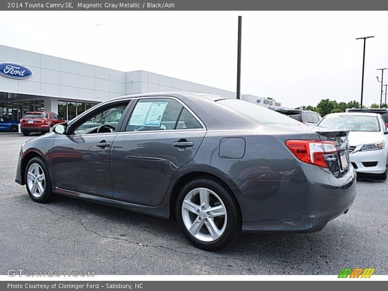 Magnetic Gray Metallic / Black/Ash 2014 Toyota Camry SE