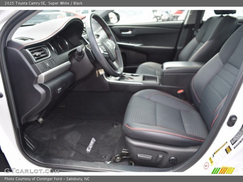 Super White / Black 2015 Toyota Camry SE