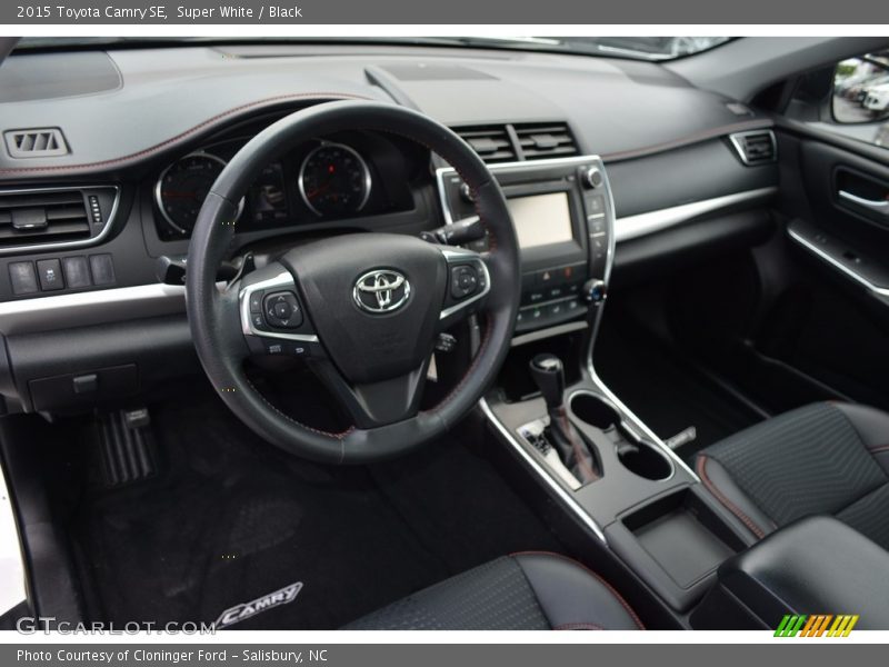 Super White / Black 2015 Toyota Camry SE