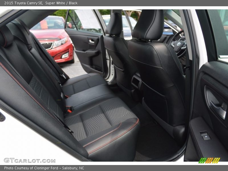 Super White / Black 2015 Toyota Camry SE