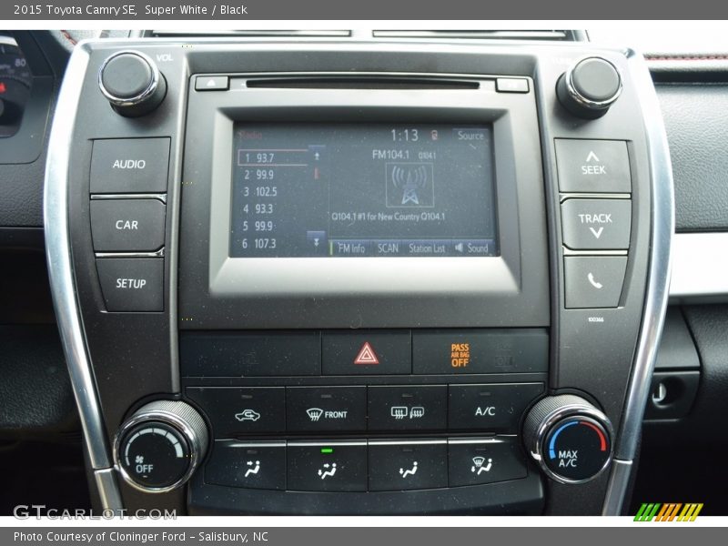 Super White / Black 2015 Toyota Camry SE