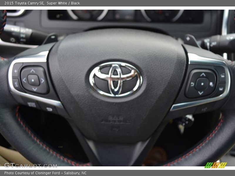 Super White / Black 2015 Toyota Camry SE