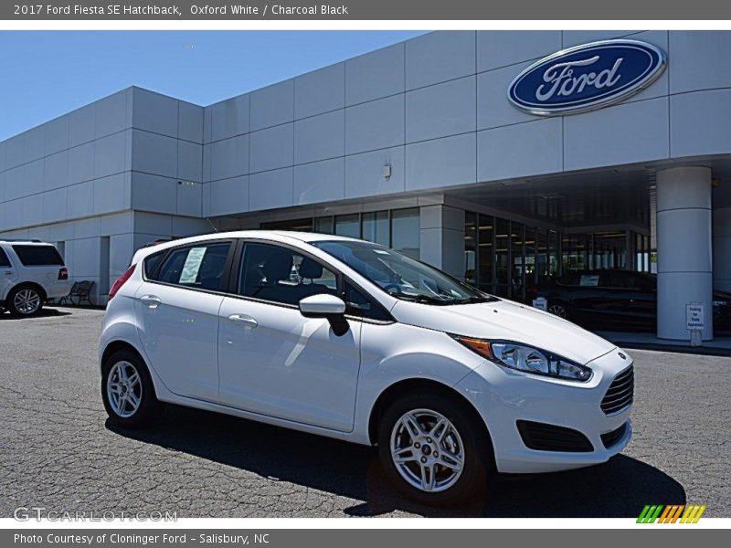 Oxford White / Charcoal Black 2017 Ford Fiesta SE Hatchback