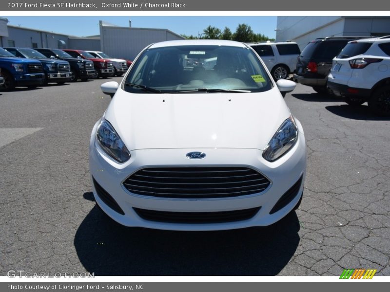 Oxford White / Charcoal Black 2017 Ford Fiesta SE Hatchback