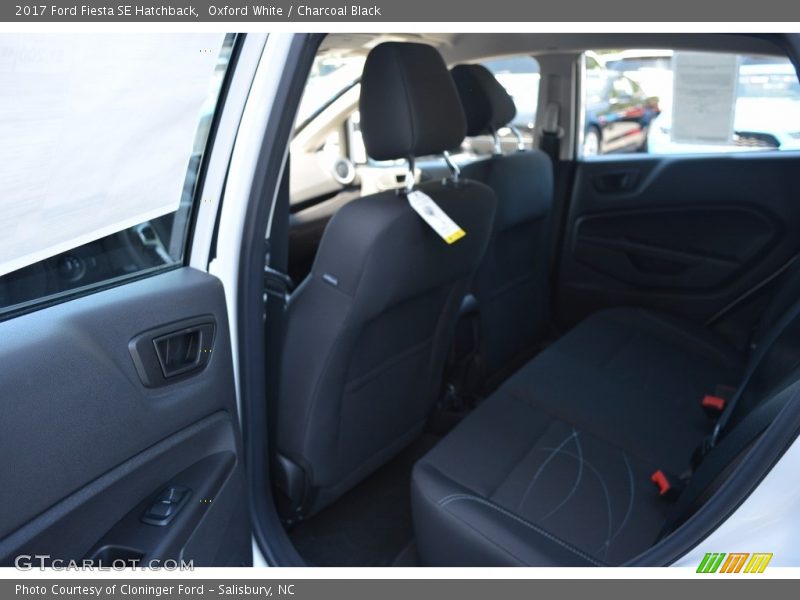 Oxford White / Charcoal Black 2017 Ford Fiesta SE Hatchback