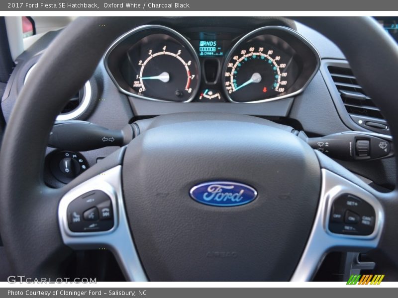 Oxford White / Charcoal Black 2017 Ford Fiesta SE Hatchback