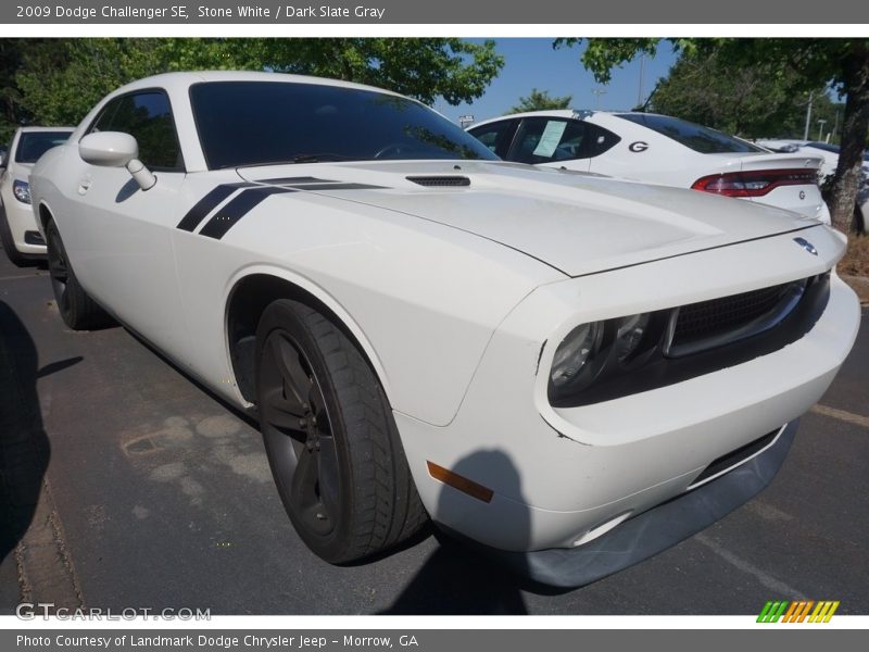 Stone White / Dark Slate Gray 2009 Dodge Challenger SE