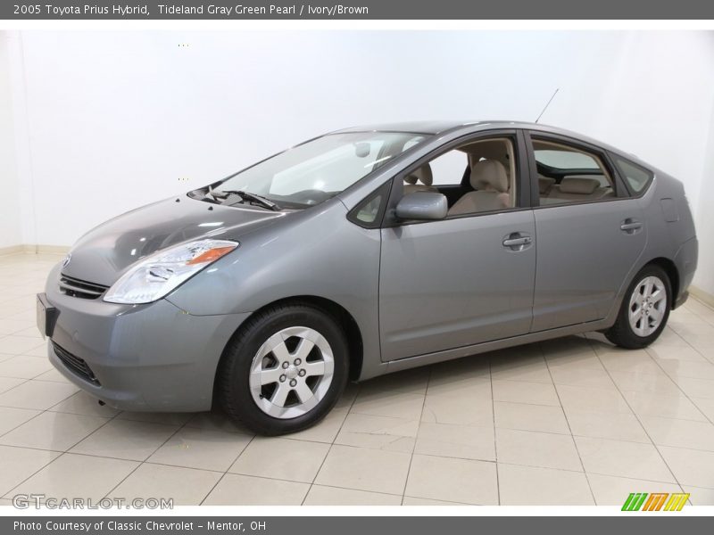 Front 3/4 View of 2005 Prius Hybrid