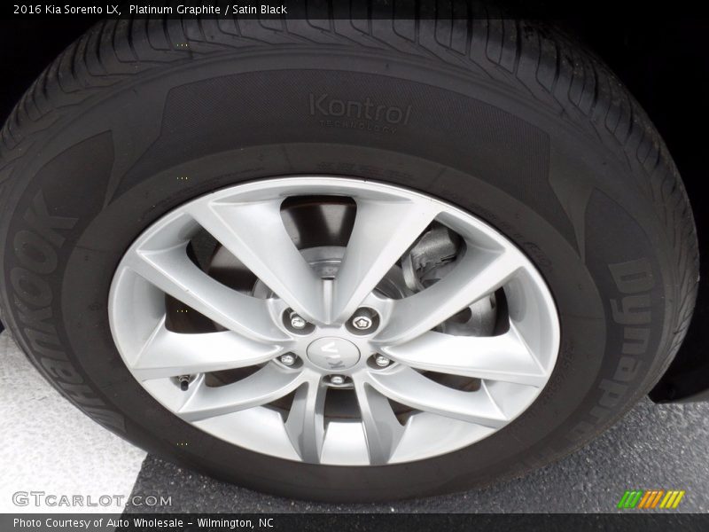 Platinum Graphite / Satin Black 2016 Kia Sorento LX