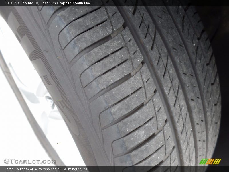 Platinum Graphite / Satin Black 2016 Kia Sorento LX