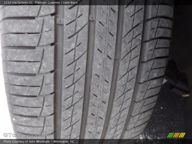 Platinum Graphite / Satin Black 2016 Kia Sorento LX