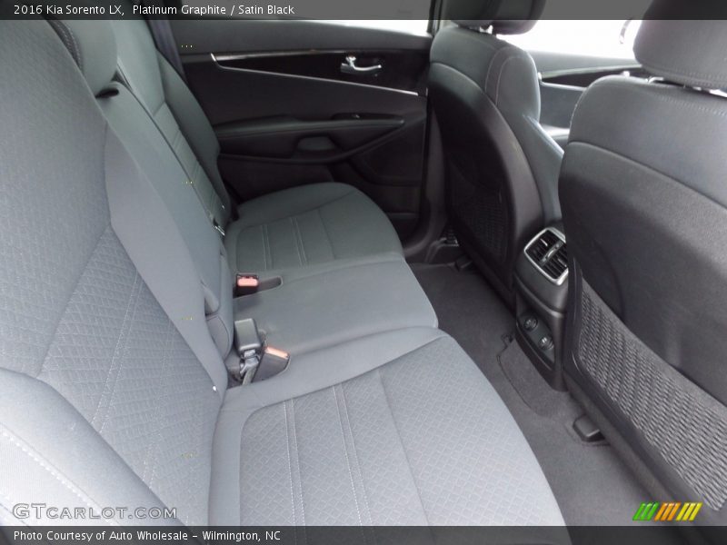 Platinum Graphite / Satin Black 2016 Kia Sorento LX