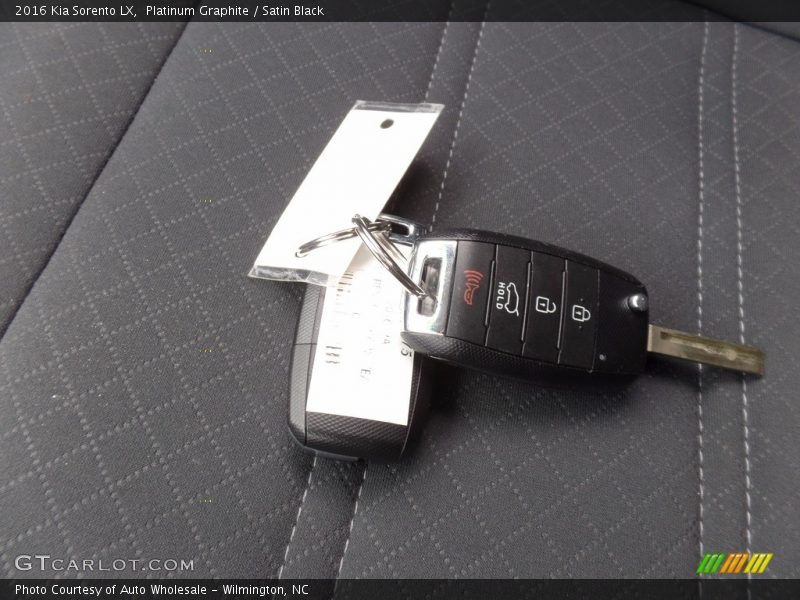 Platinum Graphite / Satin Black 2016 Kia Sorento LX
