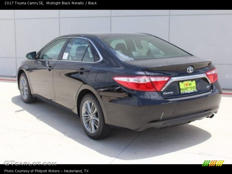 Midnight Black Metallic / Black 2017 Toyota Camry SE