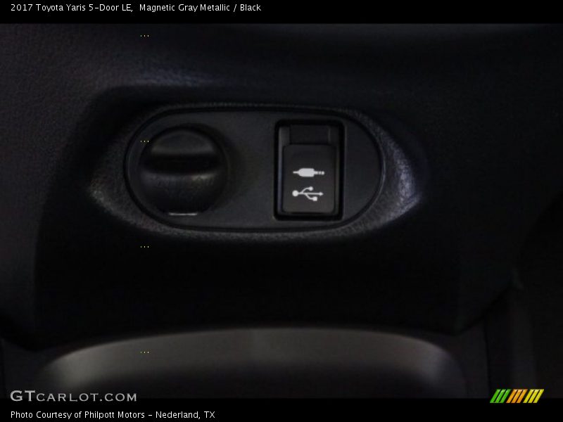 Magnetic Gray Metallic / Black 2017 Toyota Yaris 5-Door LE