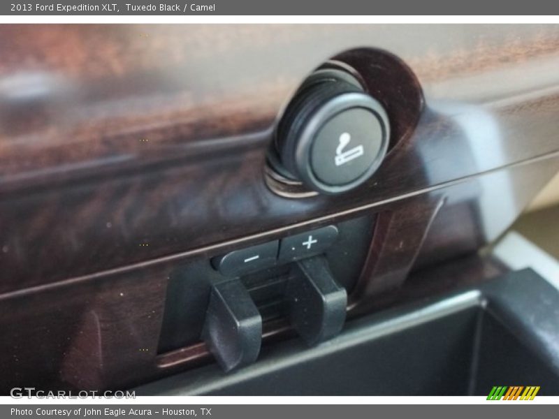 Tuxedo Black / Camel 2013 Ford Expedition XLT