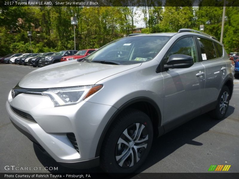 Front 3/4 View of 2017 RAV4 LE AWD