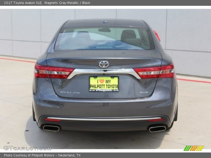 Magnetic Gray Metallic / Black 2017 Toyota Avalon XLE
