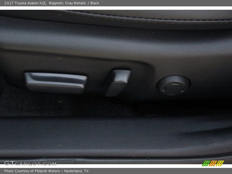 Magnetic Gray Metallic / Black 2017 Toyota Avalon XLE