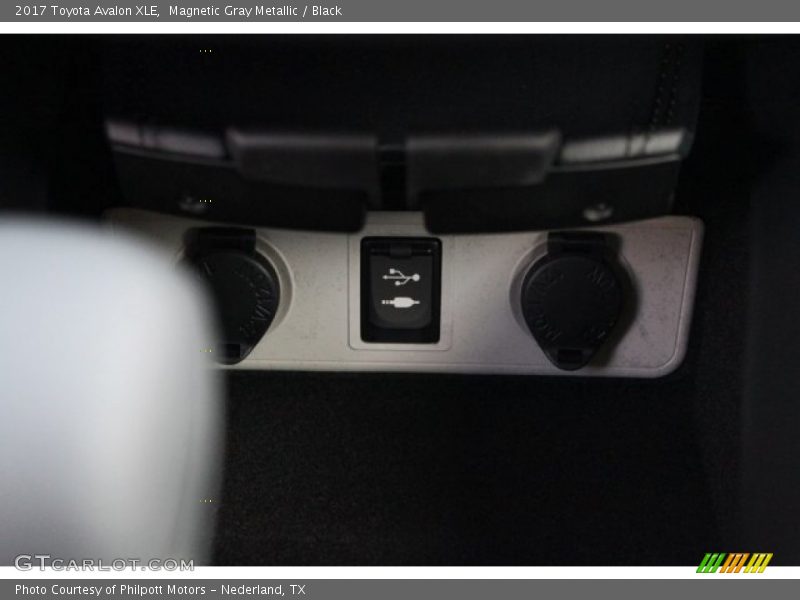 Magnetic Gray Metallic / Black 2017 Toyota Avalon XLE