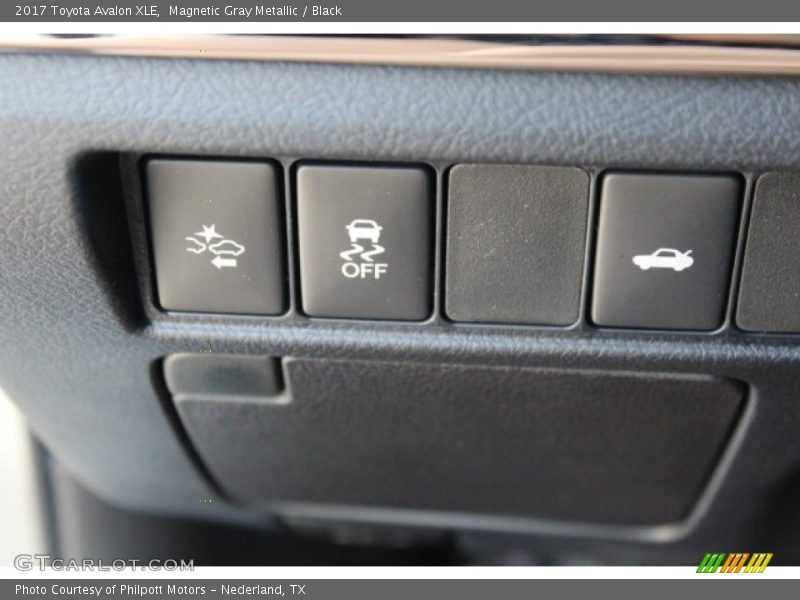 Magnetic Gray Metallic / Black 2017 Toyota Avalon XLE